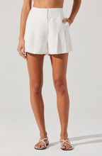ASTR The Label Artice Pleated Linen-Blend Shorts