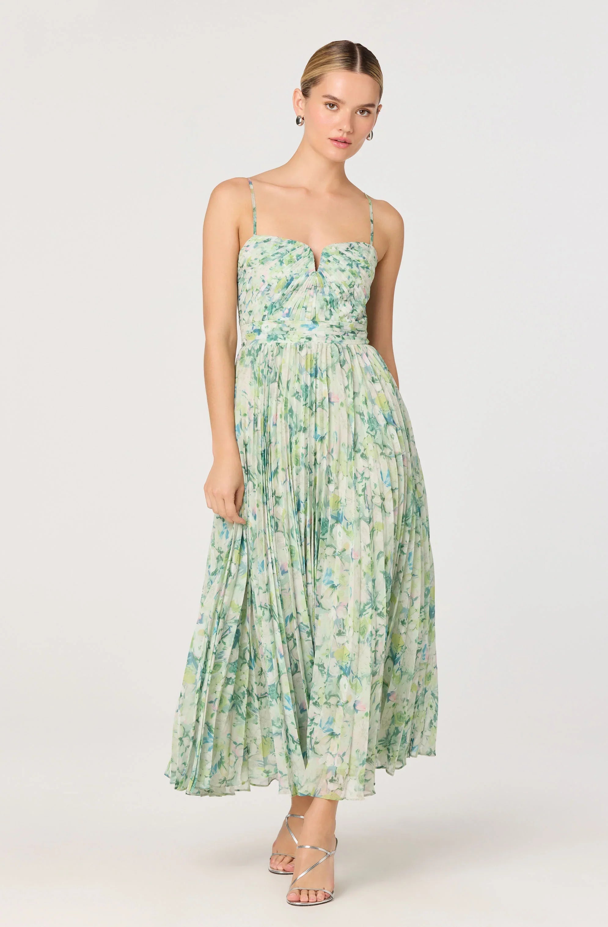 ASTR The Label Bayley Pleated Floral Maxi Dress