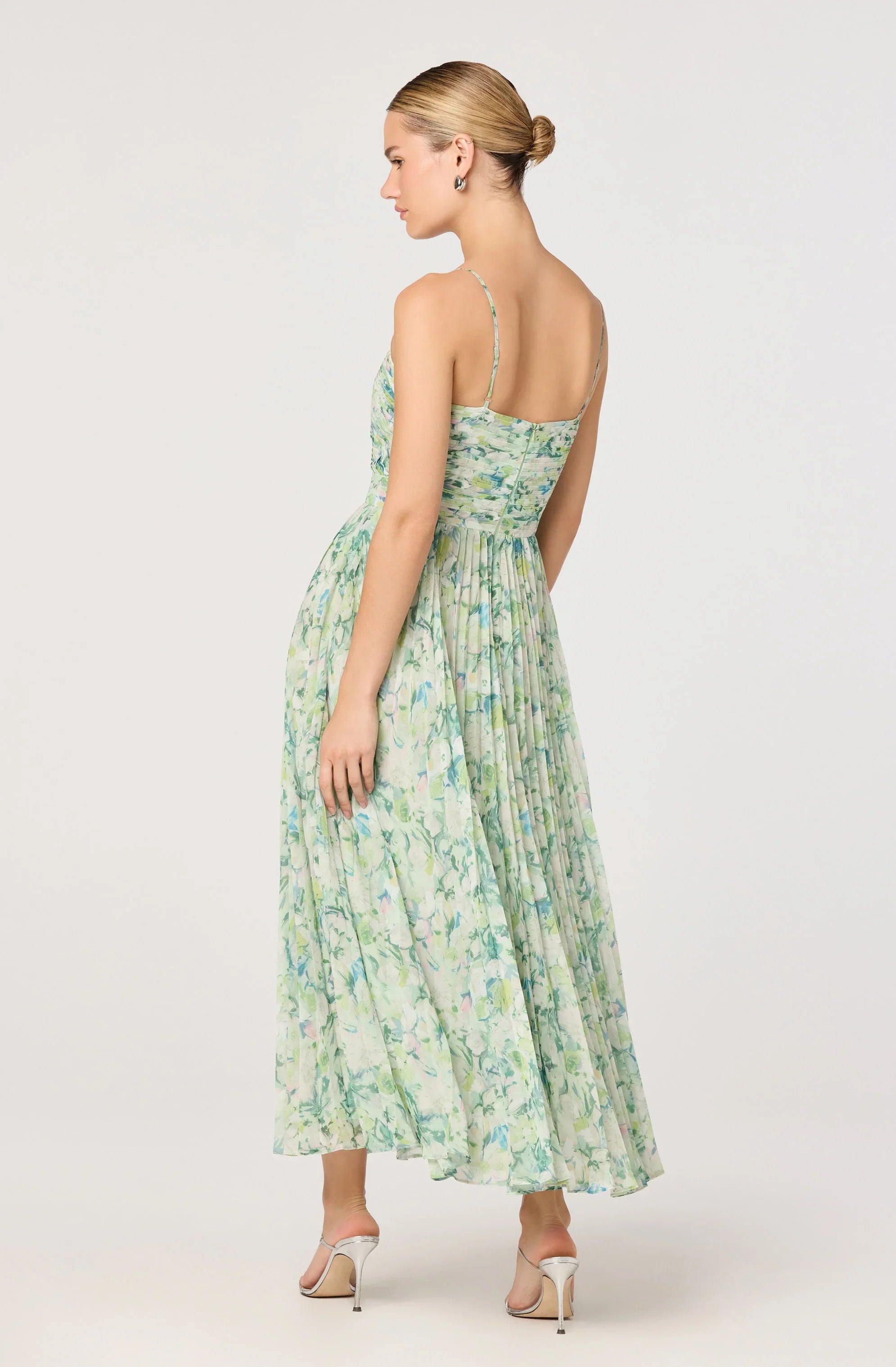 ASTR The Label Bayley Pleated Floral Maxi Dress