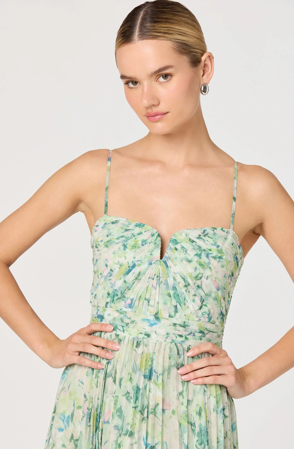 ASTR The Label Bayley Pleated Floral Maxi Dress