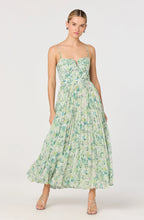 ASTR The Label Bayley Pleated Floral Maxi Dress