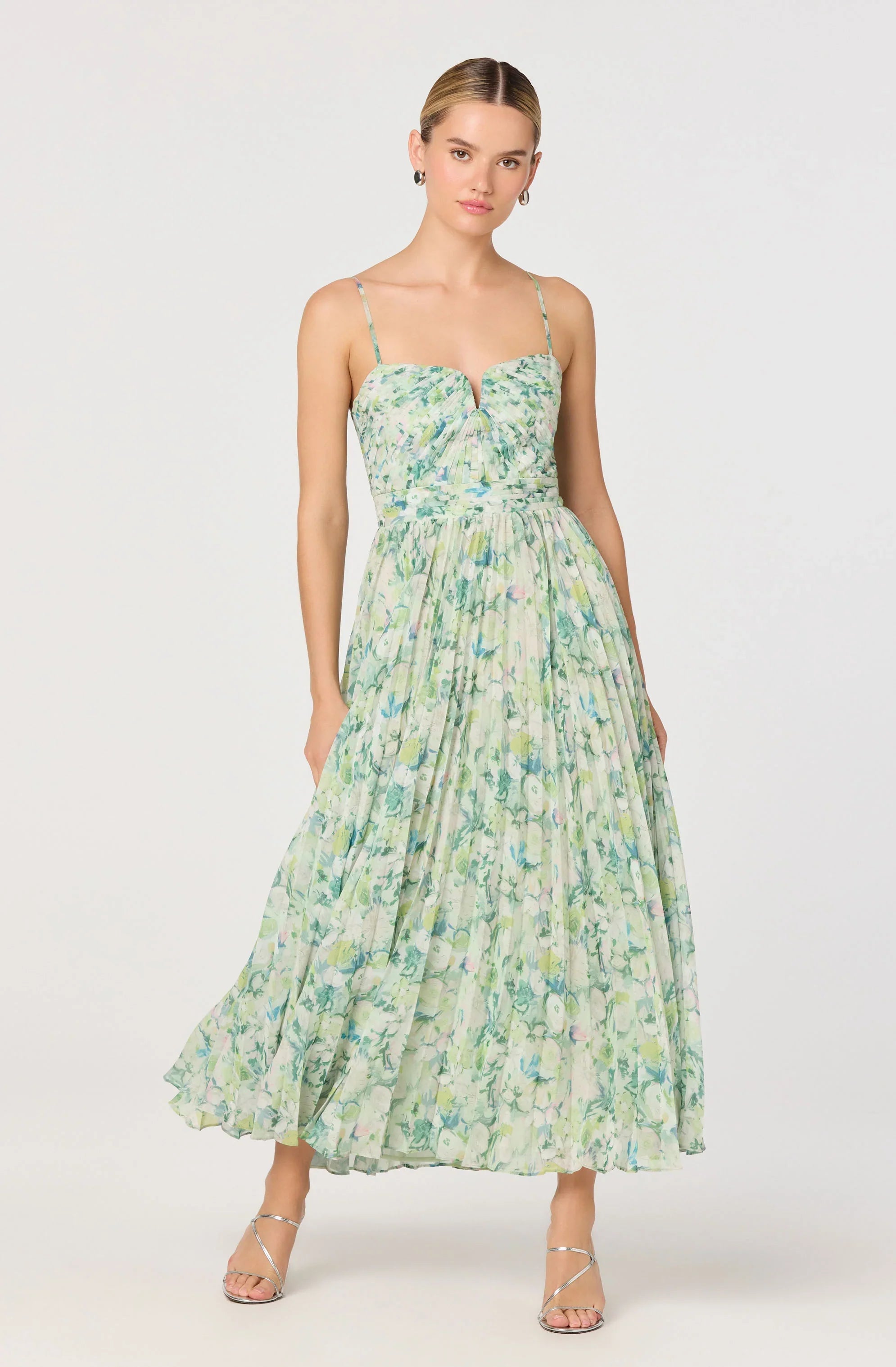 ASTR The Label Bayley Pleated Floral Maxi Dress