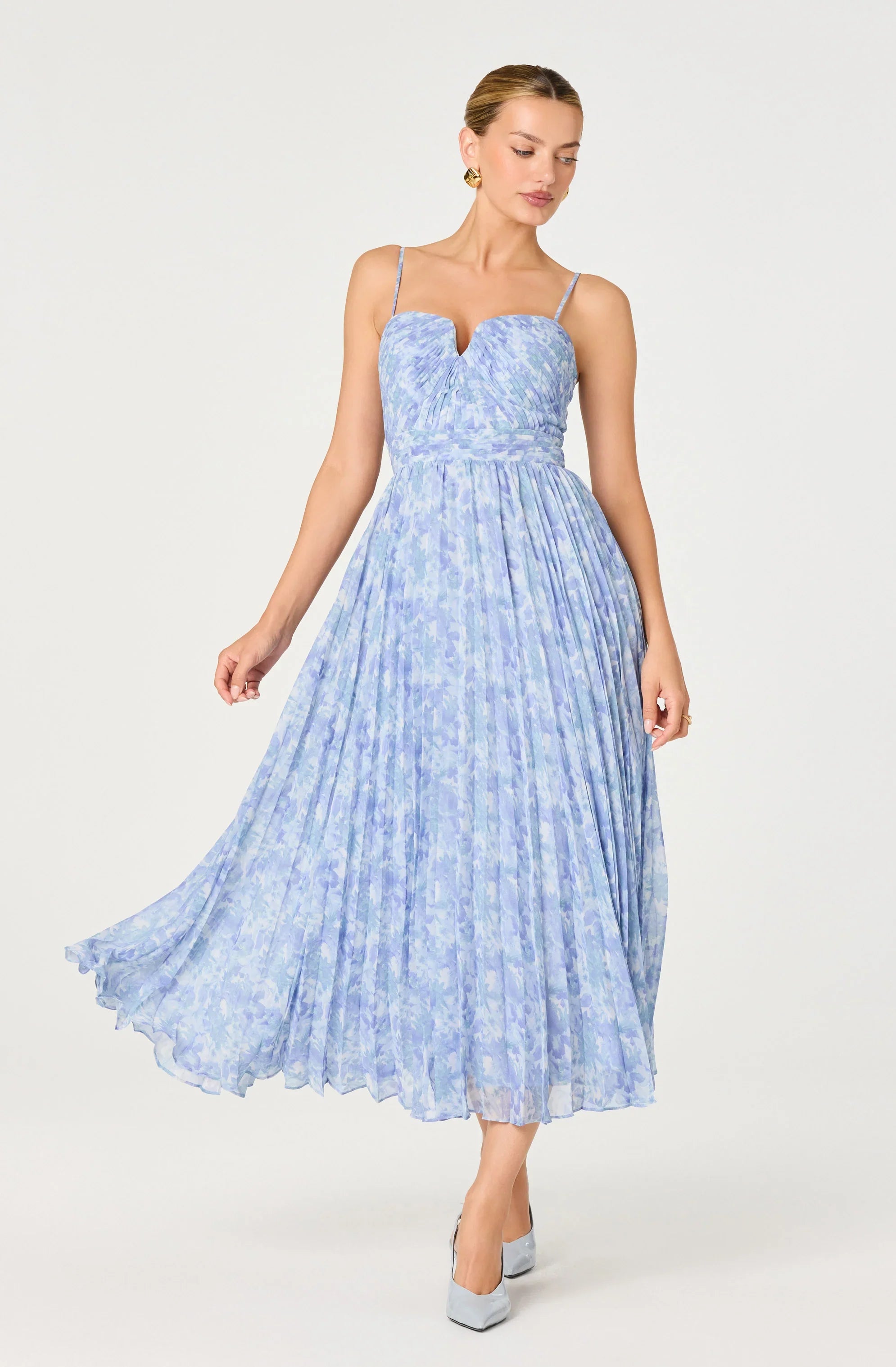 ASTR The Label Bayley Floral Pleated Maxi Dress